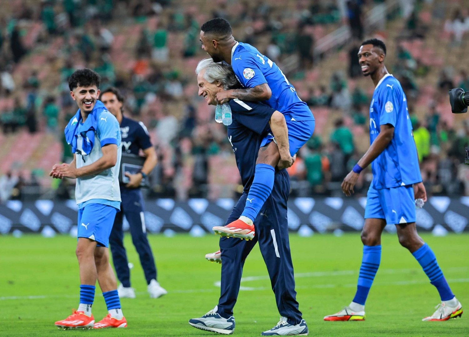 ما قصة فرحة مدرب الهلال مع لاعبه مالكوم؟