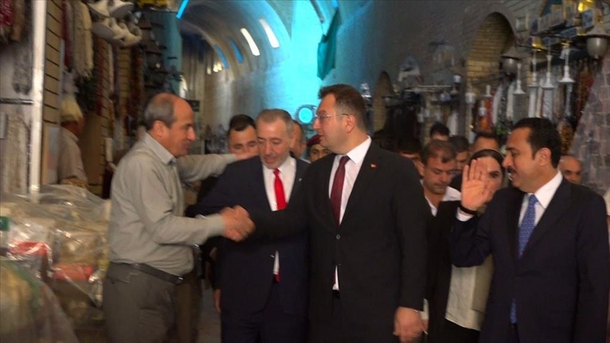 Konsulê Giştî yê Tirkiyeyê diçe Sûka Qeyseriya Hewlêrê û hevxemiya xwe diyar dike