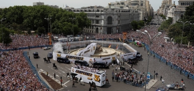 ريال مدريد يحتفل بلقبه السادس والثلاثين وسط الآلاف من جماهيره