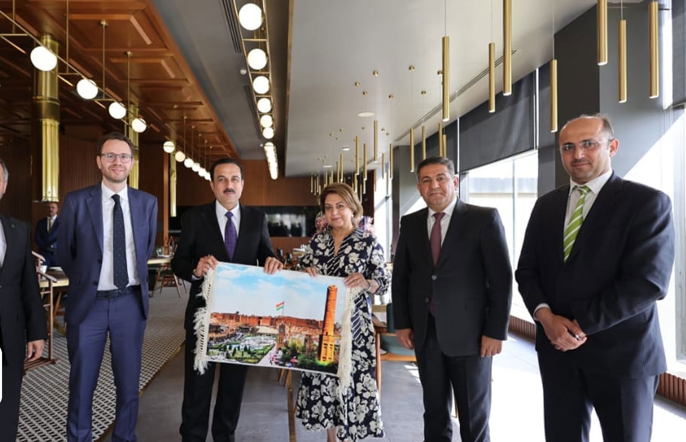 محافظ أربيل وعضو مجلس اللوردات البريطاني يبحثان تطوير قطاع التعليم بإقليم كوردستان