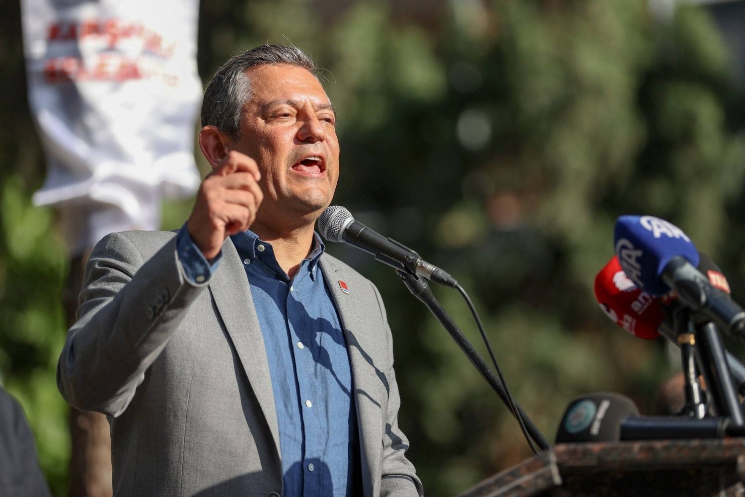 زعيم المعارضة التركية رفض ممارسات رؤساء بلديات تجاه اللافتات العربية