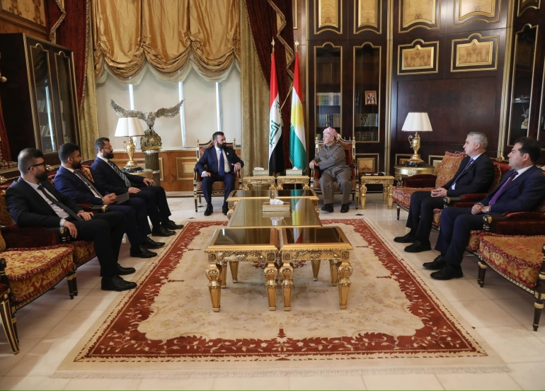 ســـــەرۆک بــــارزانــــی پێشوازی لە بەڕێز سەرباز بەرزنجی ئەندامی ئەنجوومەنی لەندەن لامبس دەکات