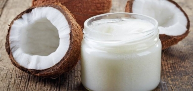 تقرير: 7 فوائد صحية لوضع زيت جوز الهند على السرّة !