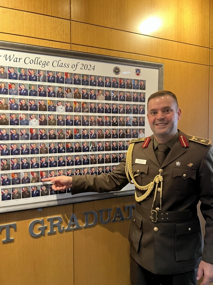 Efserekî kurd bû yekem kes li Kurdistan û Iraqê koleja şerê esmanî ya Amerîkayê temam kir