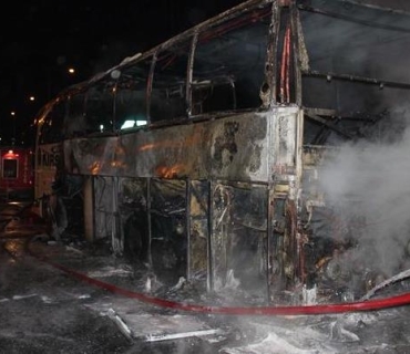 لە ئاگرکەوتنەوەی  پاسێكی نەفەر هەڵگر لە هیندستان ٩ کەس گیانیان لەدەستدا