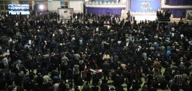 تجمُّع عشرات آلاف الأشخاص في طهران لحضور مراسم تشييع رئيسي