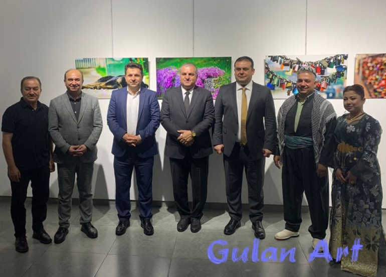 فۆتۆگرافەر (دیاری بریندار) یەكەمین پێشانگەی تایبەتی فۆگرافیی خۆی كردەوە