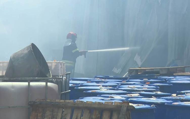 حريق يلتهم مخزناً لمواد التنظيف في أربيل