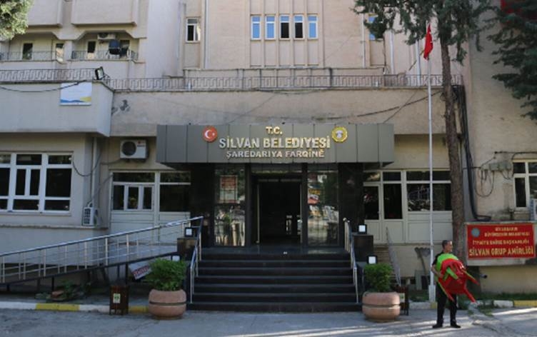 Şaredariya Farqînê dest bi anonsên Kurdî kir