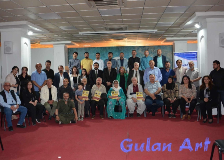 گروپی هونەری خێزان خەڵاتی ڕێزلێنانی بە ژمارەیەك هونەرمەند بەخشی