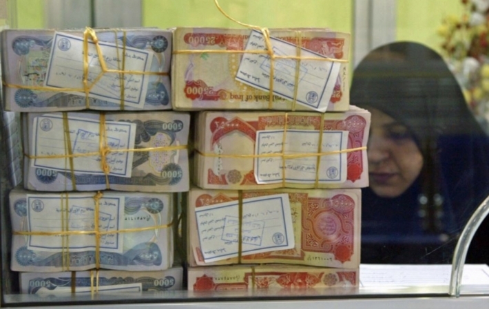 الحكومة العراقية تؤكد ان العجز في موازنة 2024 يصل لـ 64 تريليون دينار .. خبير اقتصادي يحذر من المخاطر