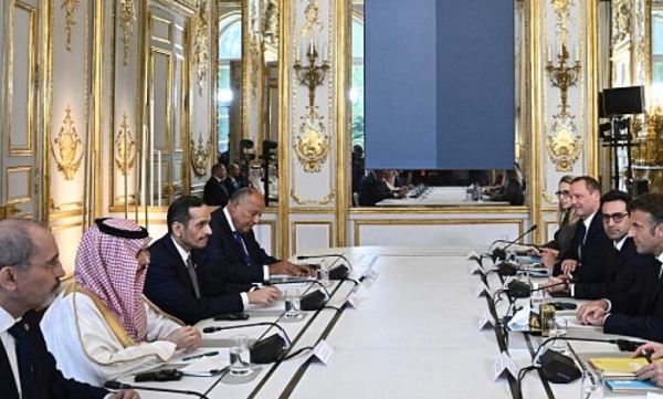 Serokê Franseyê li gel rayedarên hin welatên Erebî civiya