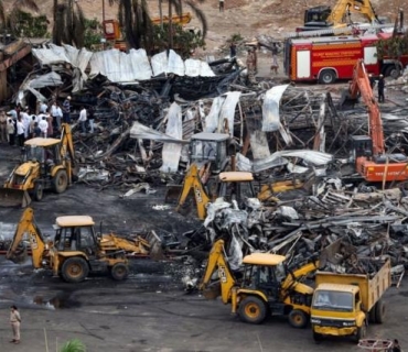 ئاگرێکی گەورە لە  شارێكی یاری  لە هیندستان کەوتەوە