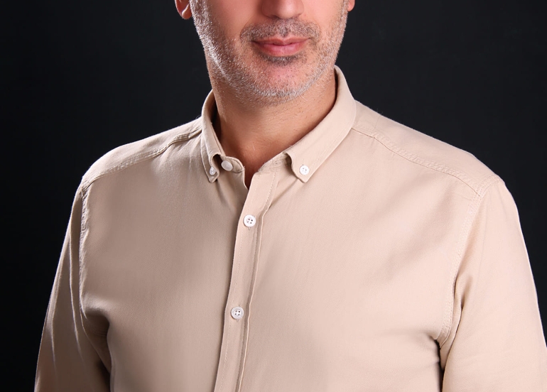 كۆمەڵناس و دەروونناسان هۆشداری لە هۆگربوونی منداڵان بە شاشە زیرەكەكان دەدەن