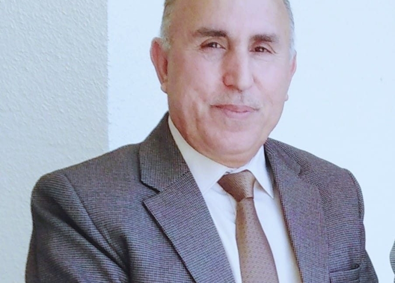 كۆمەڵناس و دەروونناسان هۆشداری لە هۆگربوونی منداڵان بە شاشە زیرەكەكان دەدەن