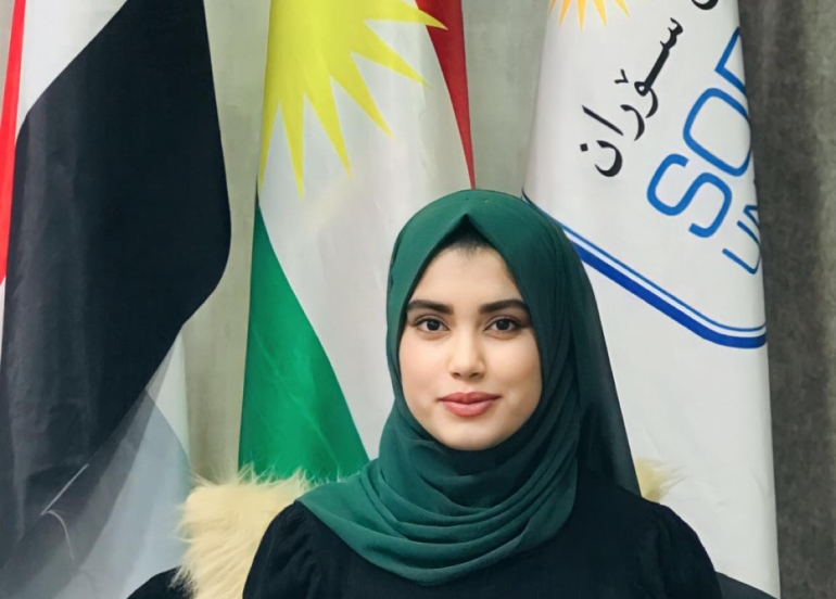 كۆمەڵناس و دەروونناسان هۆشداری لە هۆگربوونی منداڵان بە شاشە زیرەكەكان دەدەن