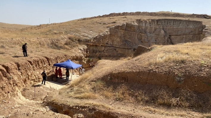 أمير الإيزيديين يطالب الحكومة العراقية بمراعاة المعايير الدولية في فتح المقابر الجماعية