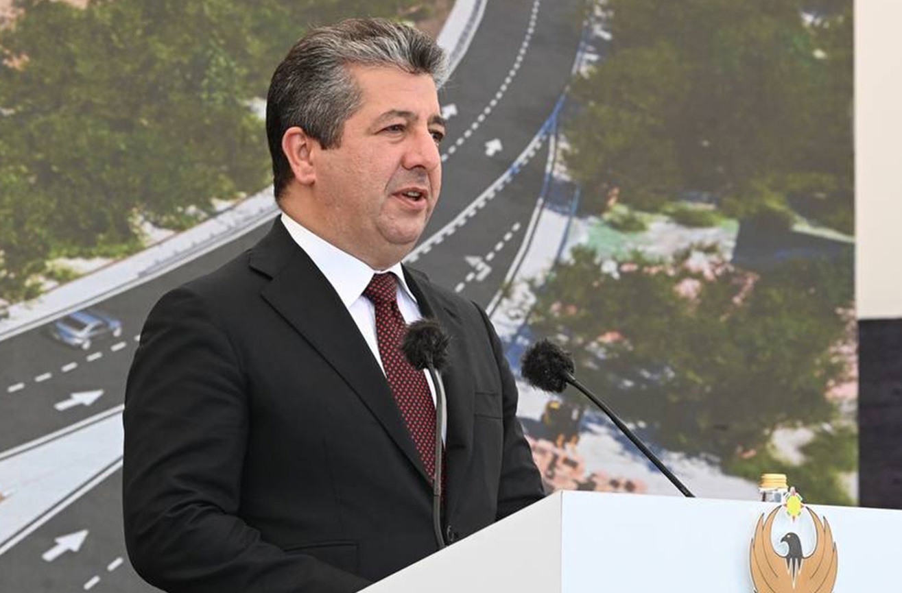 مواصلةً لمسيرة الإعمار.. رئيس حكومة إقليم كوردستان يرسي حجر الأساس لطريق باعدري - إيتيت