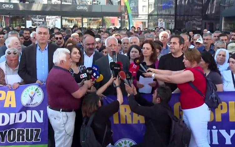 AMED - DEM Partiyê danîna qeyûm a ser Şaredariya Colemêrgê protesto kir