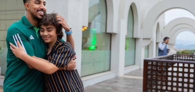 مقطع فيديو يقود الطفل الباكستاني شيس ساجي للقاء «قائد الأخضر»