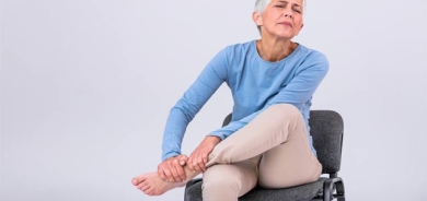 چۆن تەمەن كاریگەری دەكاتە سەر پێیەكان؟