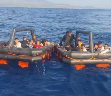 هێزەکانی پاسەوانی کەناراوەکان ٧٠ کۆچبەری نایاسایی ڕزگار کرد کە ٢١یان منداڵ بوون.