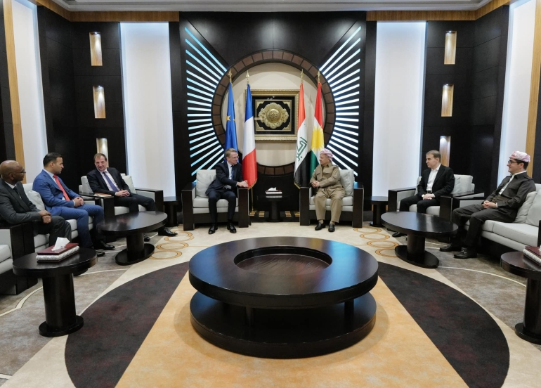 ســـەرۆک بـــارزانـــی پێشوازی لە باڵیۆزی فەڕەنسا لە عێراق دەکات