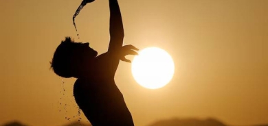 كيف نحمي أجسامنا من الإجهاد الحراري؟... أطباء ينصحون