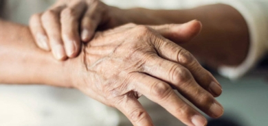 خطوة كبيرة للأمام... اختبار دم «رخيص الثمن» يكشف الباركنسون قبل سنوات من الأعراض