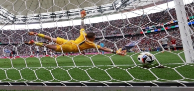 إنجلترا تخطو نحو الدور الثاني بتعادل مخيب مع الدنمارك