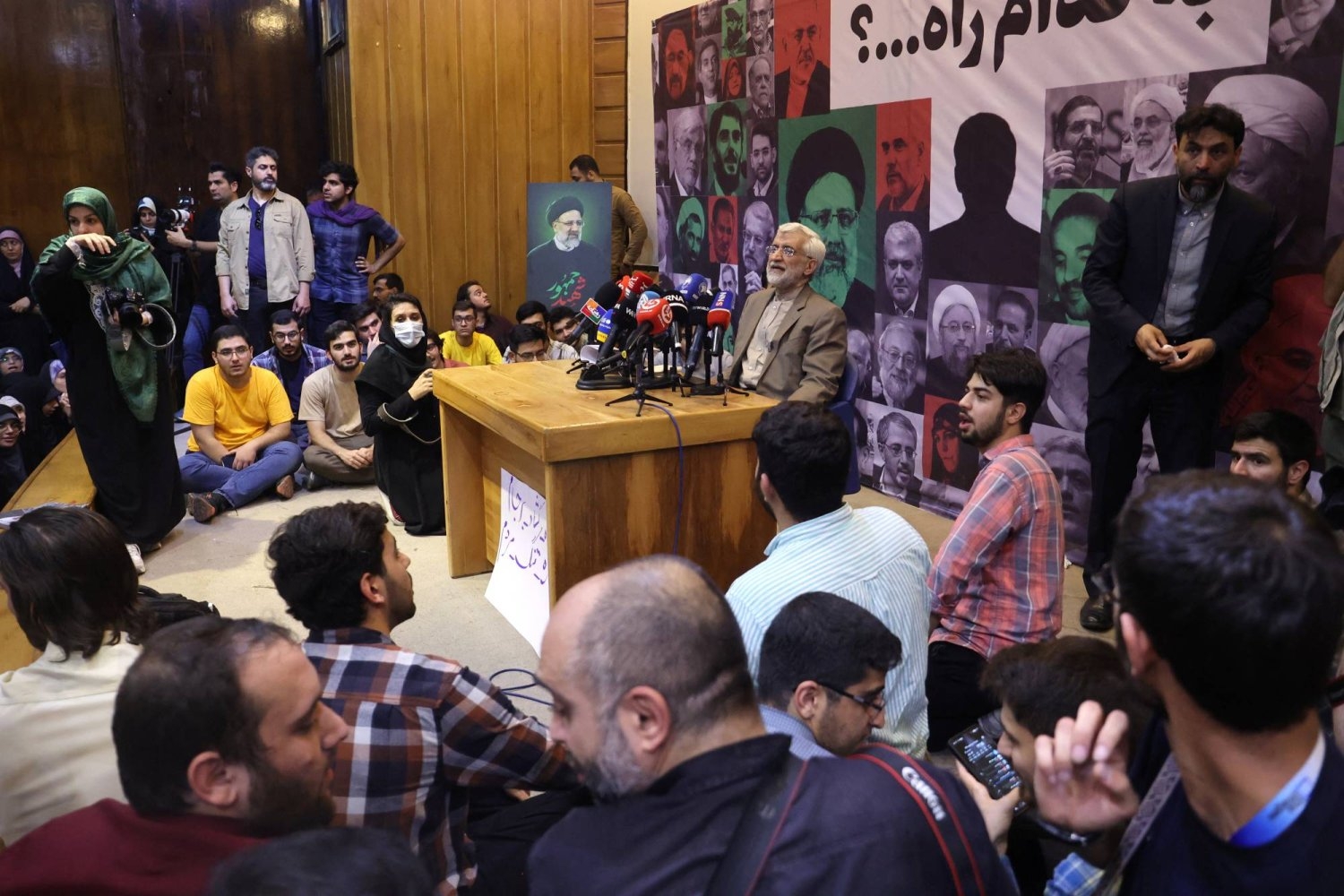 المرشد الإيراني على خط السجال الانتخابي