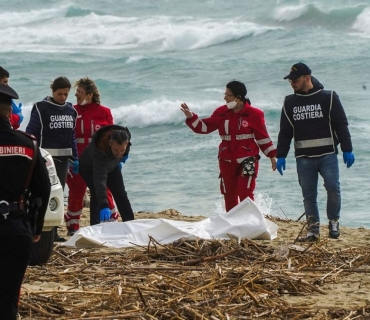 دۆزینەوەی تەرمی ٣٤ پەناخوازی دیکە لە دەریای ناوەڕاست لەلایەن پاسەوانی کەناراوەکانی ئیتاڵیا