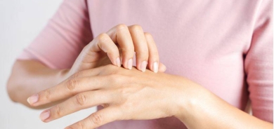 دراسة: الجلد يمتص مواد كيميائية خطيرة من الملابس وبعض المنتجات