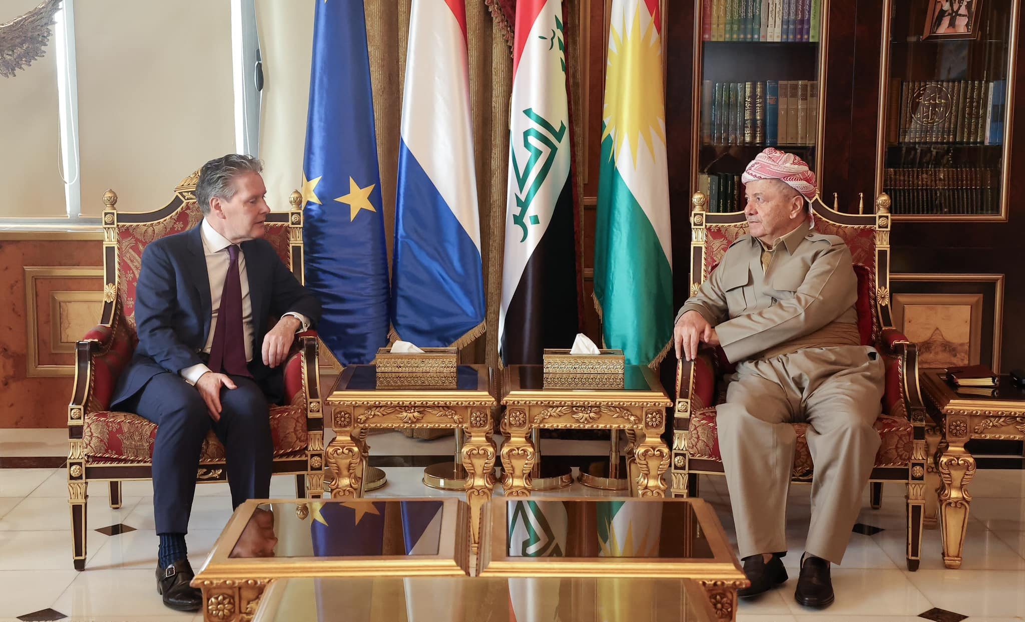 ســــەرۆک بــــارزانــــی پـــێــشـــوازی لە باڵیۆزی هۆلەندا لە عێراق دەکات