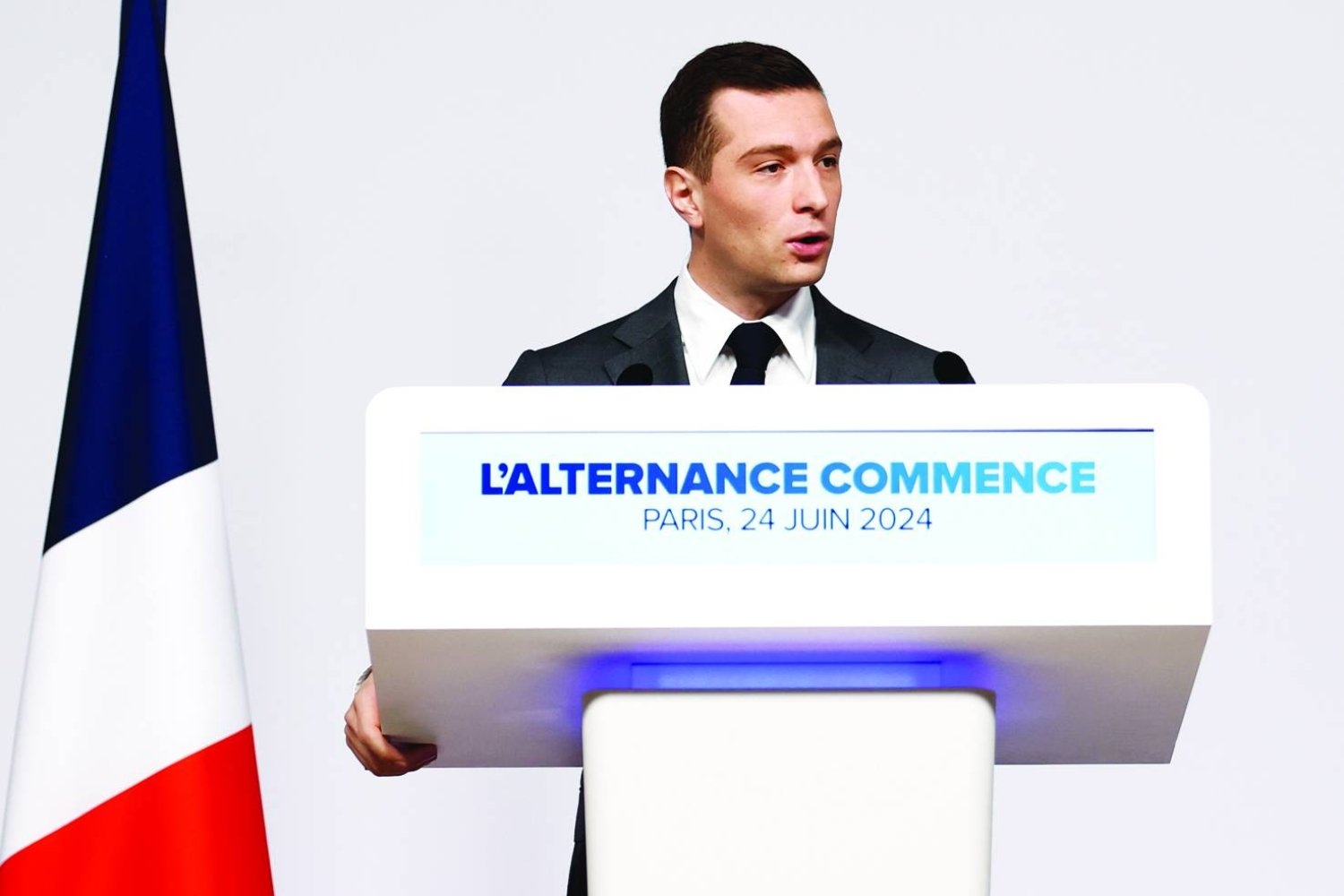 اليمين المتطرف الفرنسي يستعد لاحتمال فوزه بعرض برنامجه