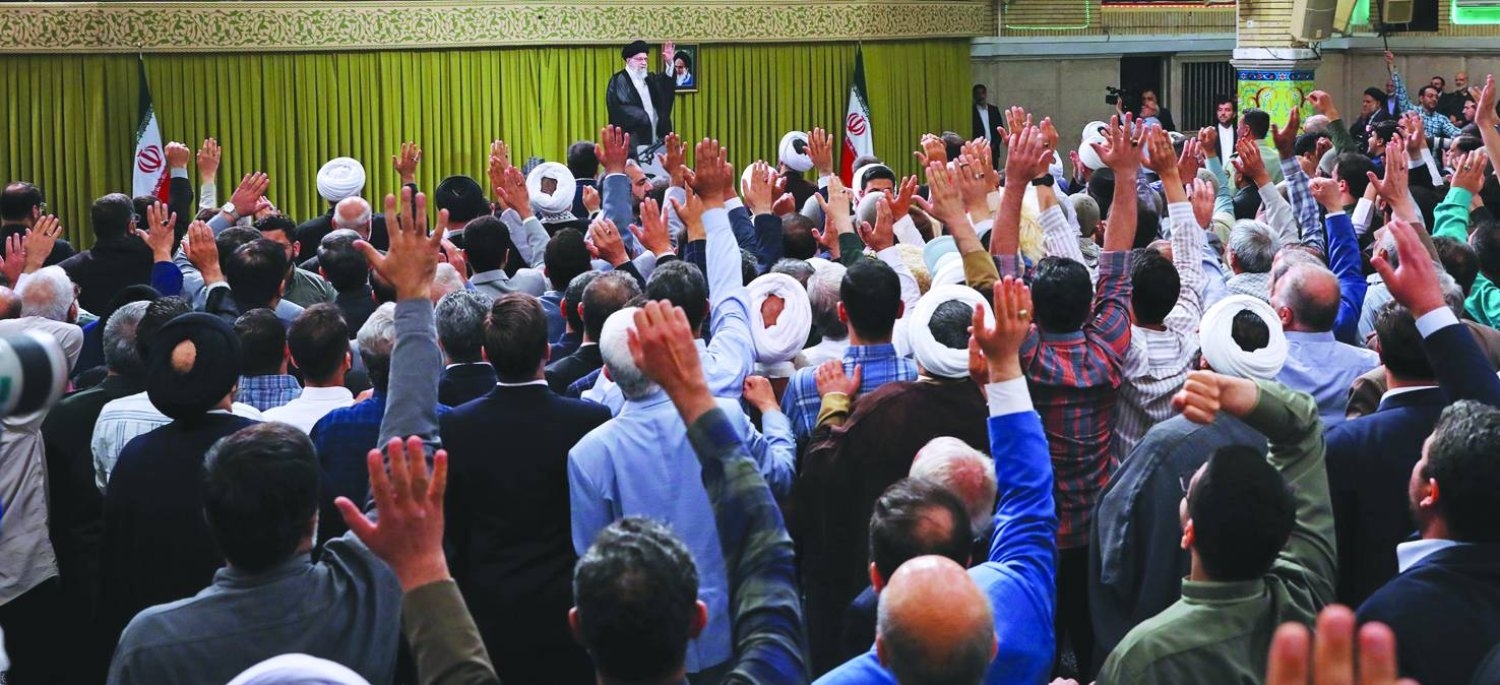 خامنئي يحذر من تولي مسؤولين «مُحبين لأميركا»