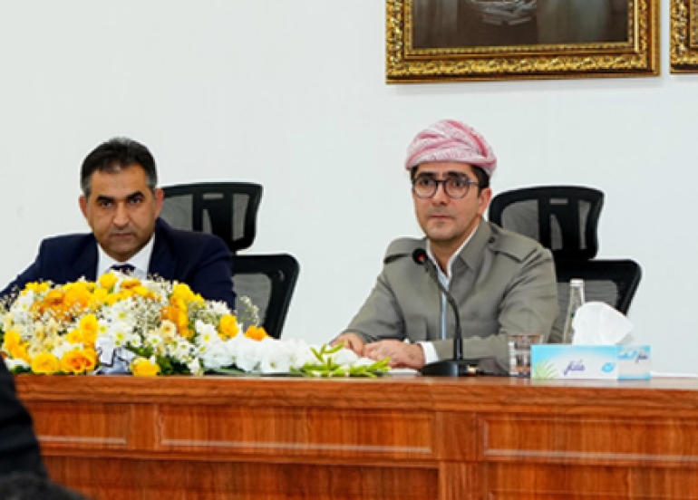 مـــەلا مستەفا بارزانی، سەرپەرشتی کۆبوونەوەیەکی کرد کە تێیدا باس لە چۆنییەتی بەرەوپێشبردن و خزمەتکردنی هاووڵاتییان و پرۆژە خزمەتگوزارییەکان کرا.