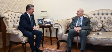 مسرور بارزاني يزور المناضل المعروف محسن دزەيي