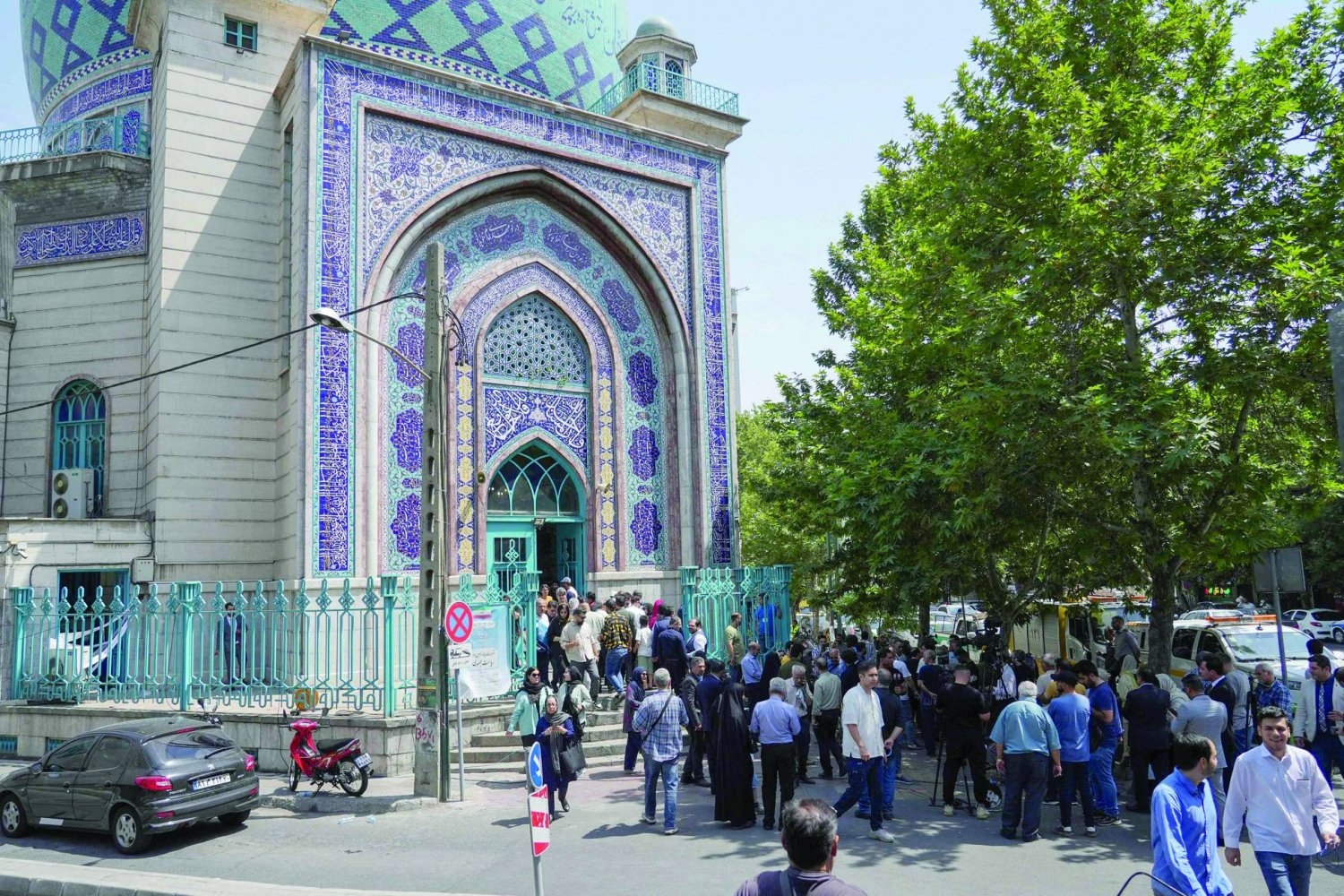 الإيرانيون اقترعوا... وتفاؤل «إصلاحي» بحسم سريع