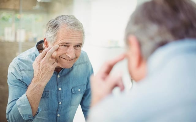 گرفتەكانی بینین پاش تەمەنی 40 ساڵی