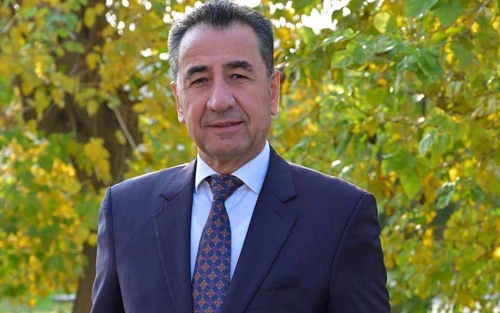 هەوڵبدە خۆت بیت