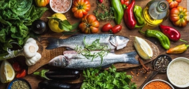 بما فيه من ألزهايمر... النظام الغذائي الصحي في الطفولة يحمي عقلك حتى السبعينات