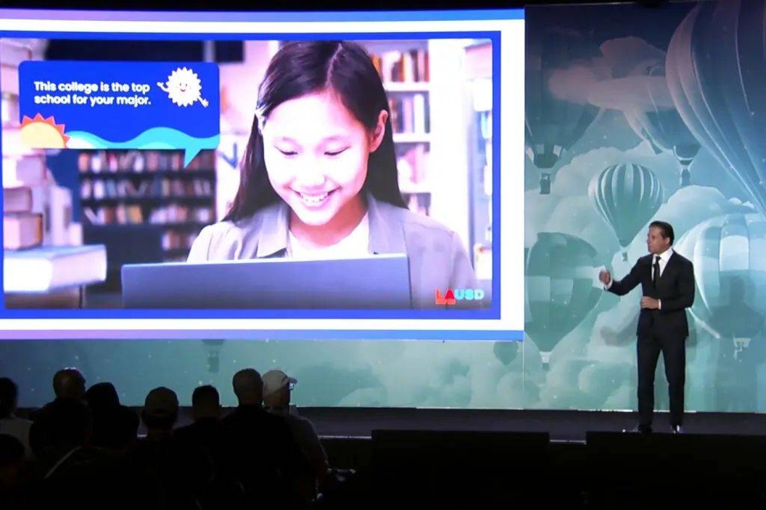 برنامج الدردشة الذكي «الصديق» لطلاب المدارس العامة... يسقط