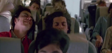 بەهۆی لەرزینێکی توندی فڕۆکە دەیان کەس بریندار بوون