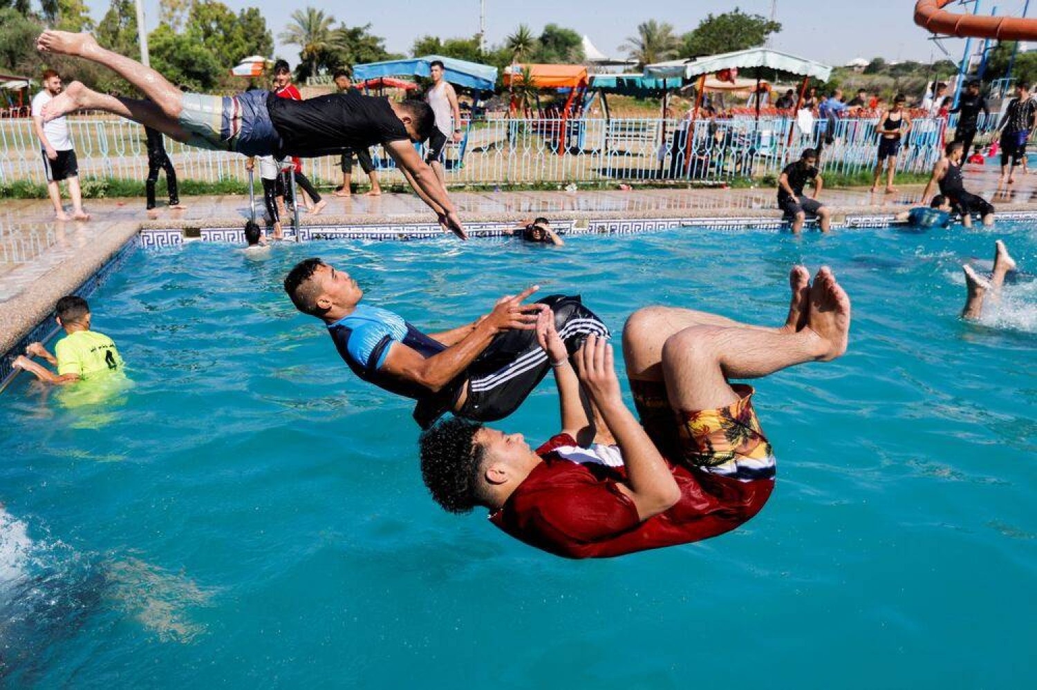 3 أمراض شائعة يمكن أن تصاب بها في حمام السباحة