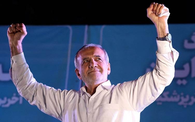 Serokkomarê nû yê Îranê: ‘Ez Tirk im û bi Tirkbûna xwe serbilind im’