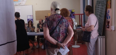 الفرنسيون يصوتون في الدورة الثانية من انتخابات تشريعية تاريخية