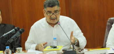 پ.د.عوسمان عەلی  سەرۆكی ڕێكخراوی تاسك بۆ لێكۆڵینەوەی ستراتیژی:     كە دەوڵەت فشۆڵ بوو، دەوڵەتانی هەرێمی لە گفتوگۆكانی نێوان هەرێمی كوردستان و حكومەتی فیدڕاڵی دەستتێوەردان دەكەن