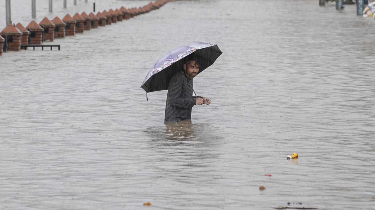 بەهۆی لافاو و زەوی لەرزین لە نیپاڵ و بەنگلادیش ٢٢ کەس گیانیان لەدەستدا