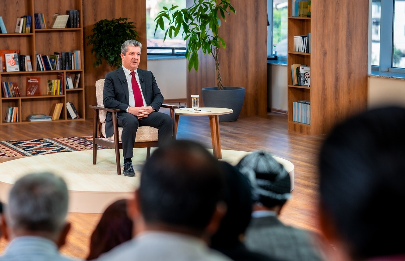 رئيس حكومة إقليم كوردستان يعبر عن رؤيته خلال حوار مثمر مع مواطنين في السليمانية